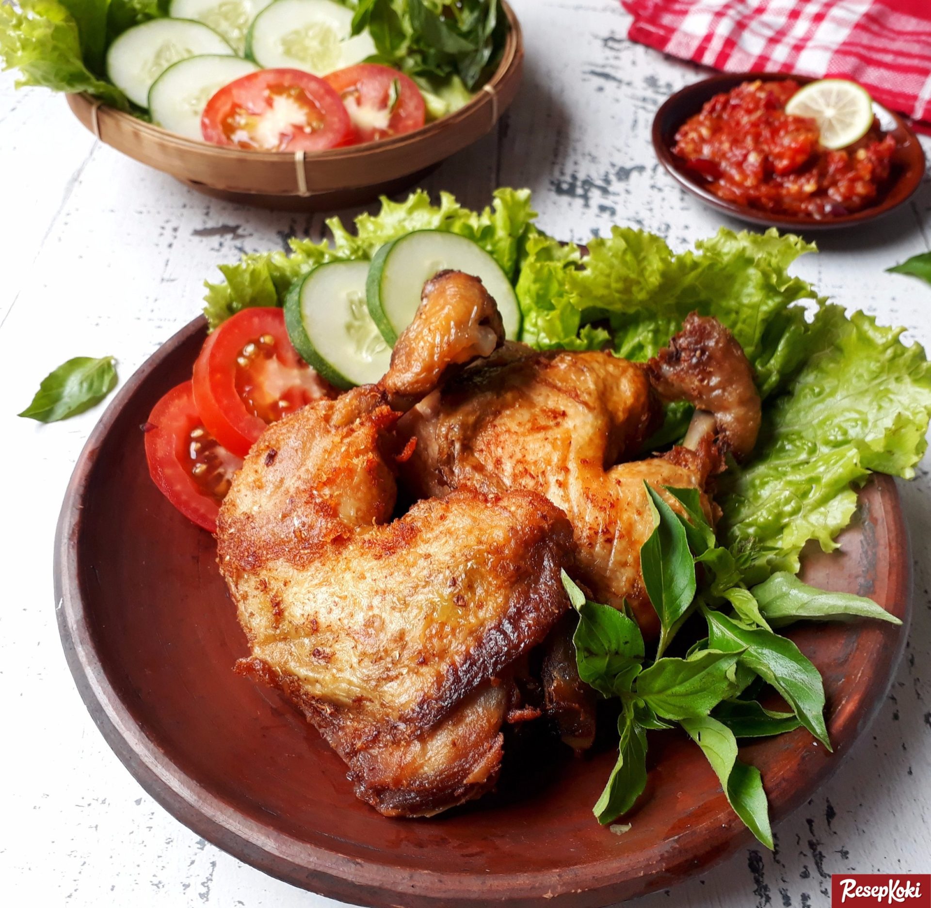 Ayam Goreng Laos Tulang Lunak BU YENY: Rasa yang Menggigit Jiwa di Cilacap